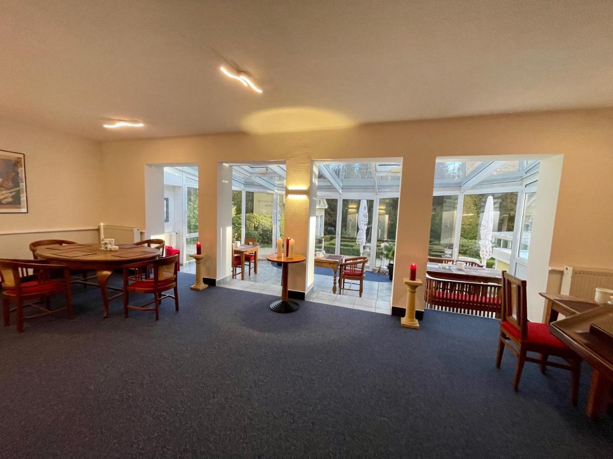 באד אלסטר Hotel Quellenpark מראה חיצוני תמונה