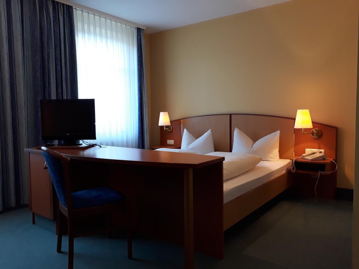 באד אלסטר Hotel Quellenpark מראה חיצוני תמונה