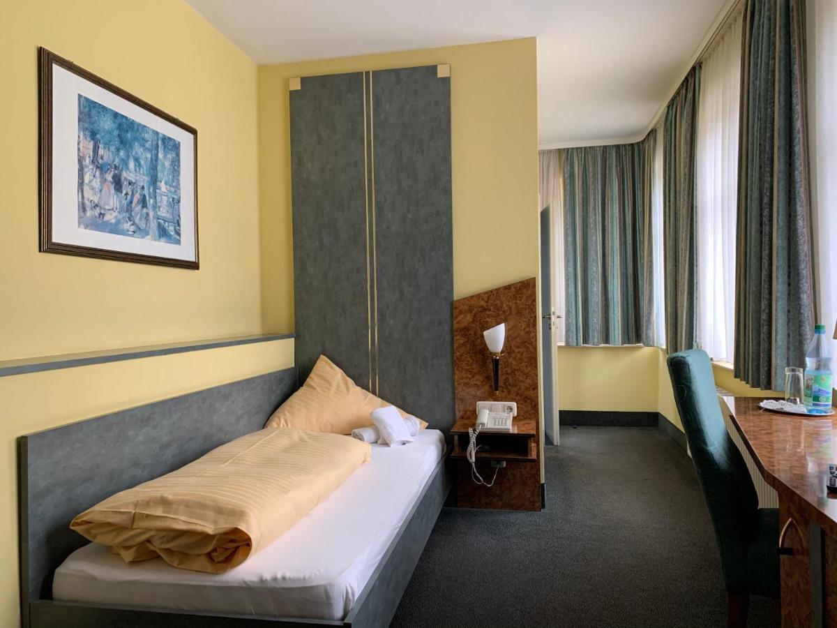 באד אלסטר Hotel Quellenpark מראה חיצוני תמונה
