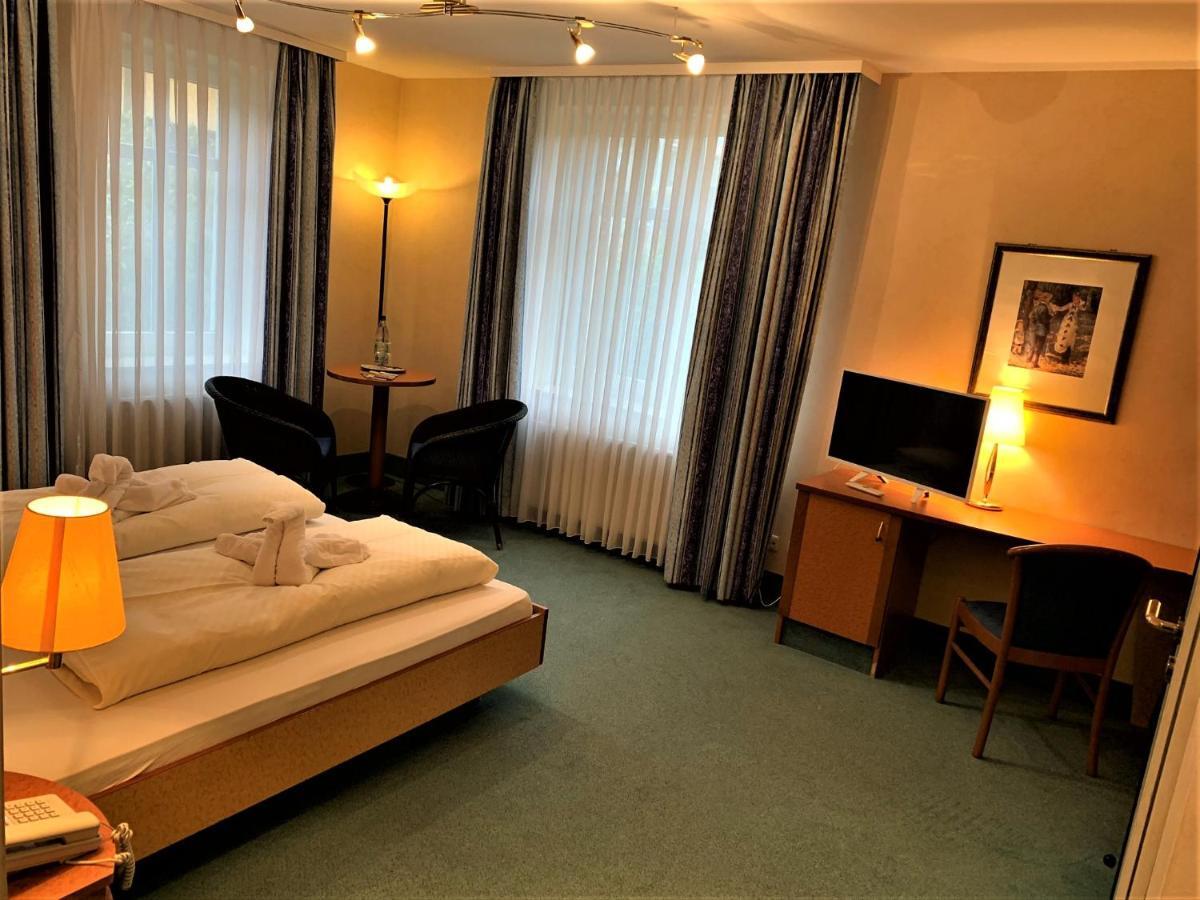 באד אלסטר Hotel Quellenpark מראה חיצוני תמונה