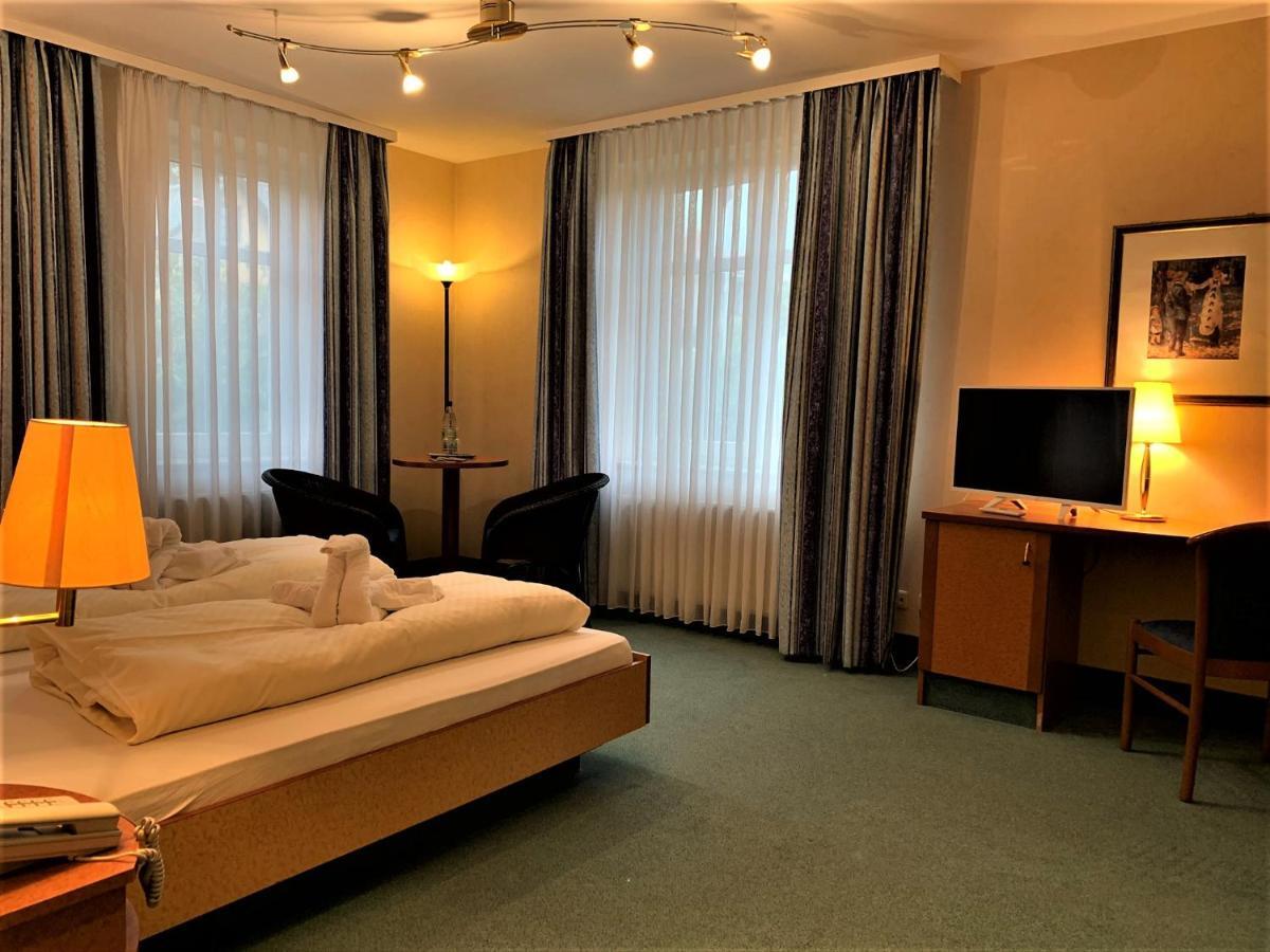 באד אלסטר Hotel Quellenpark מראה חיצוני תמונה